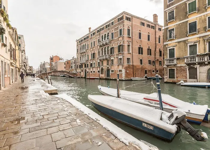 Mit Privater Terrasse By Interhome 아파트 베니스