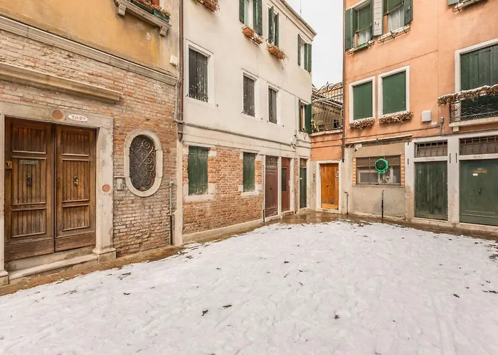 Mit Privater Terrasse By Interhome 아파트 베니스